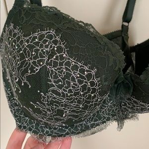 32DDD “Dream Angels Lined Demi” Victoria’s Secret